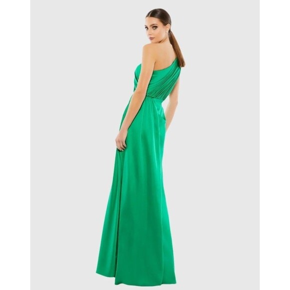 Ieena Mac Duggal Emerald Green One-Shoulder Ruched Satin Gown Size 6 $398 - Picture 3 of 6